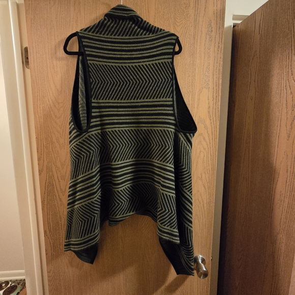 Black and Green Striped Sweater Vest - Picture 6 of 6
